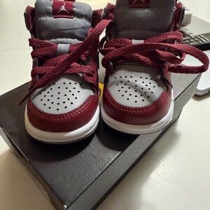 Nike Jordan 1 Mid, 4C NWT!